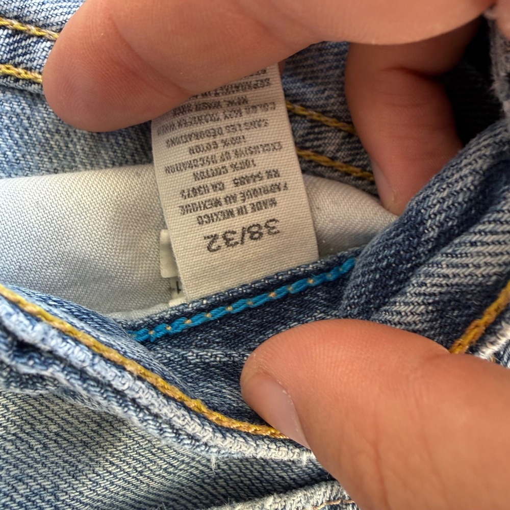 American Eagle Relaxed Fit Jeans Mens 38x32 Light Wash Distressed Cotton Denim - Picture 5 of 6